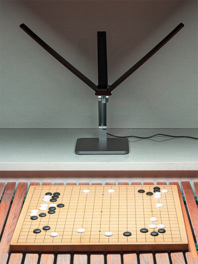 灯下对弈