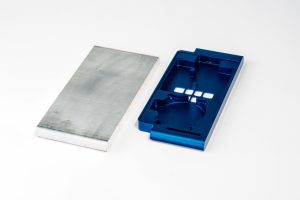 整块铝加工的灯体